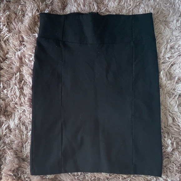Black Skirt - Picture 5 of 7